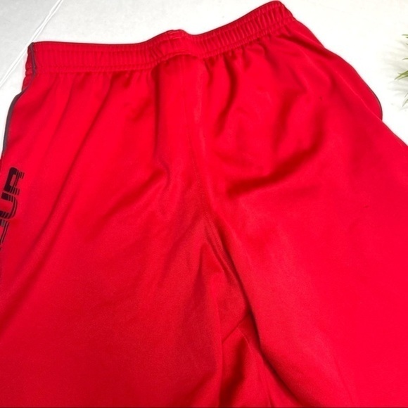 UNDER Armour Boys Red Basketball Shorts - Picture 9 of 10